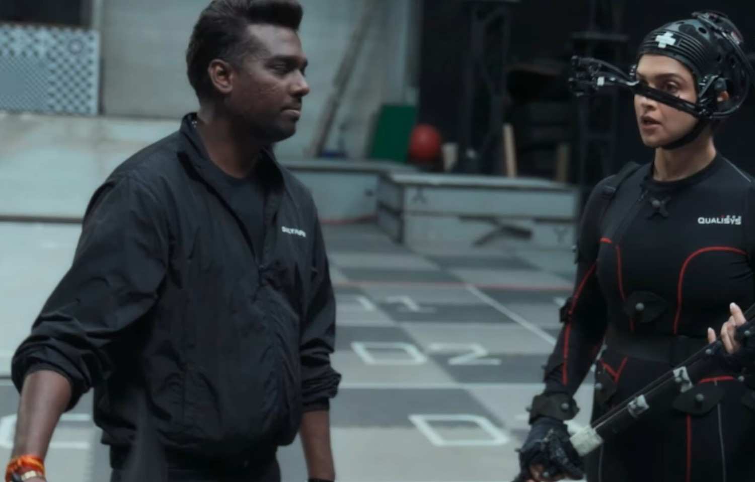 मुंबई में Allu Arjun की AA22xA6 फिल्म की शूटिंग के दौरान का सीन