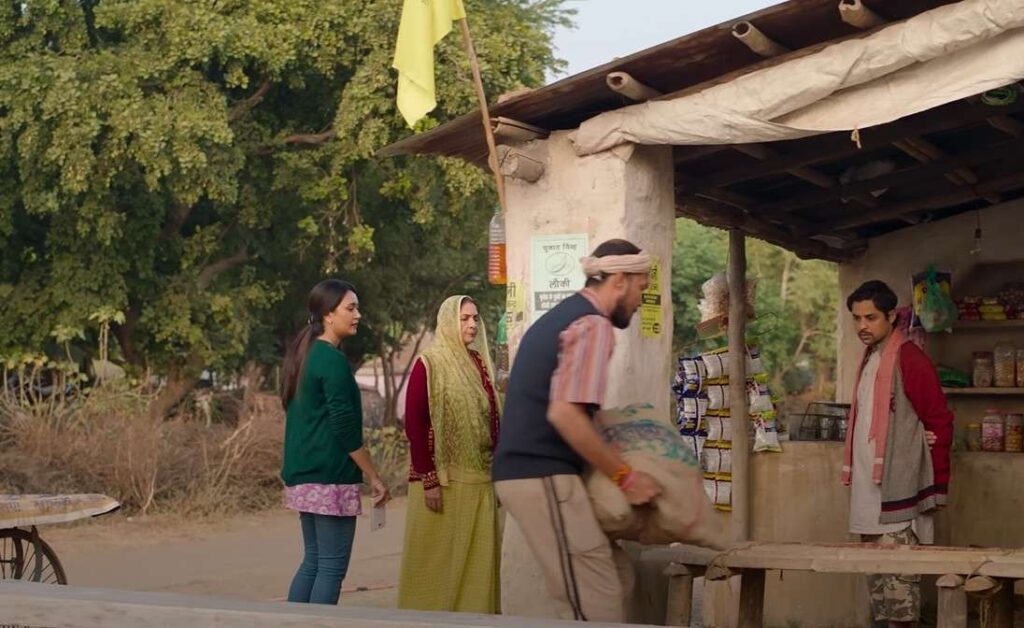 मंजू देवी पंचायत चुनाव प्रचार करती हुई पंचायत सीजन 4 में